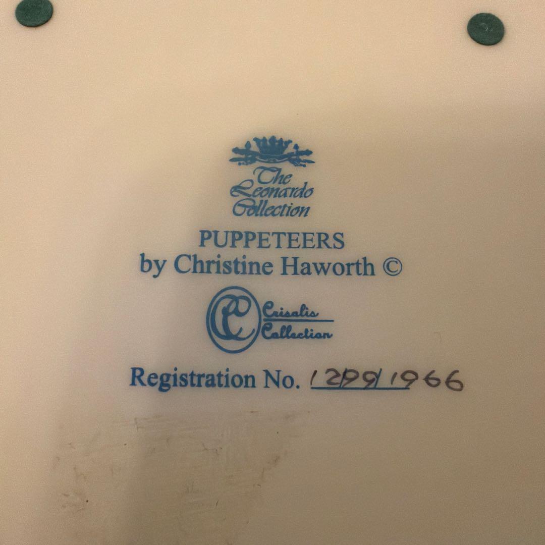 Leonardo Collection イギリス陶器製人形と舞台装置のフィギュア