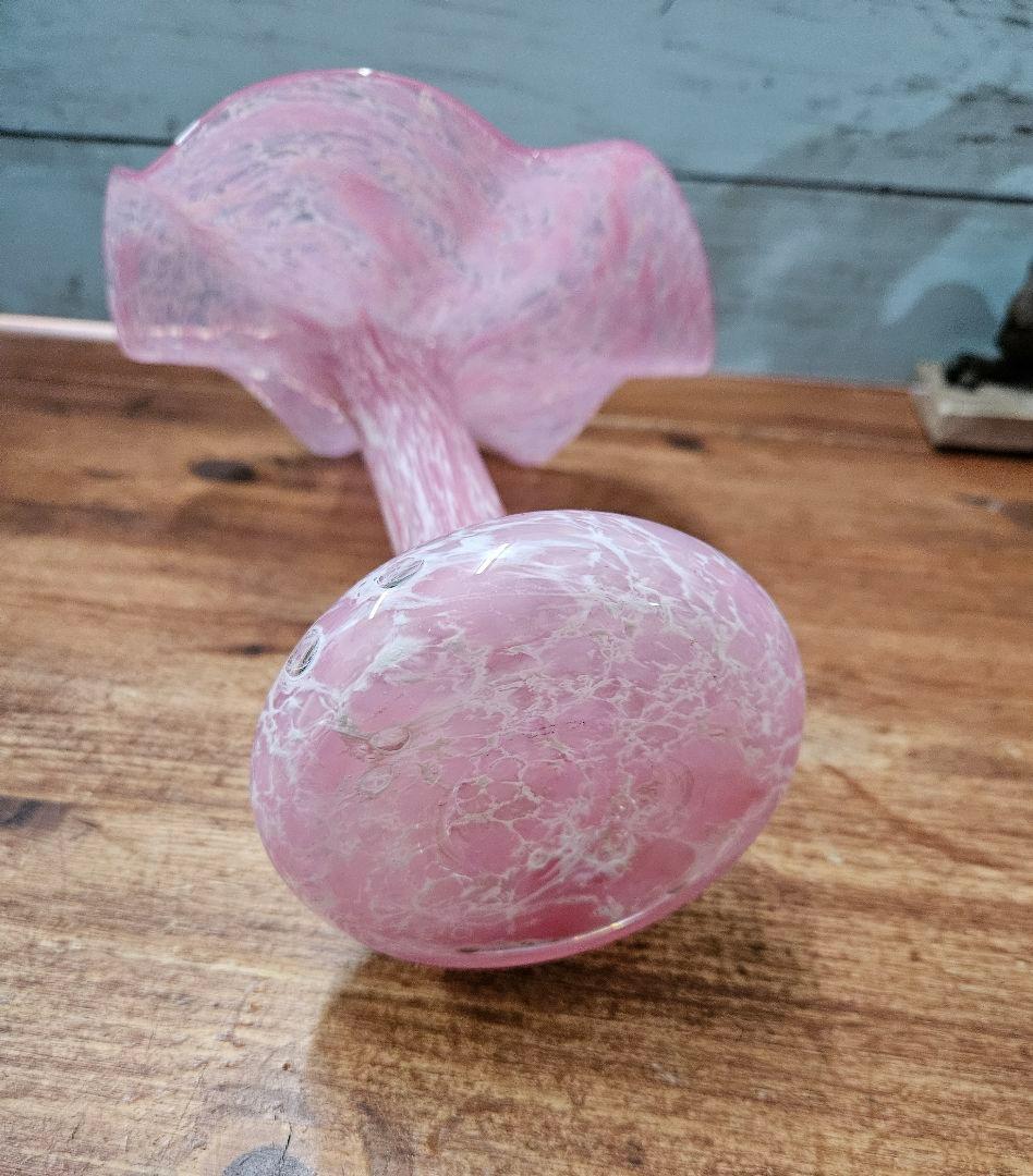 フランスアンティーク オパリンガラス クリシー 大振りのフリル 花瓶 花器