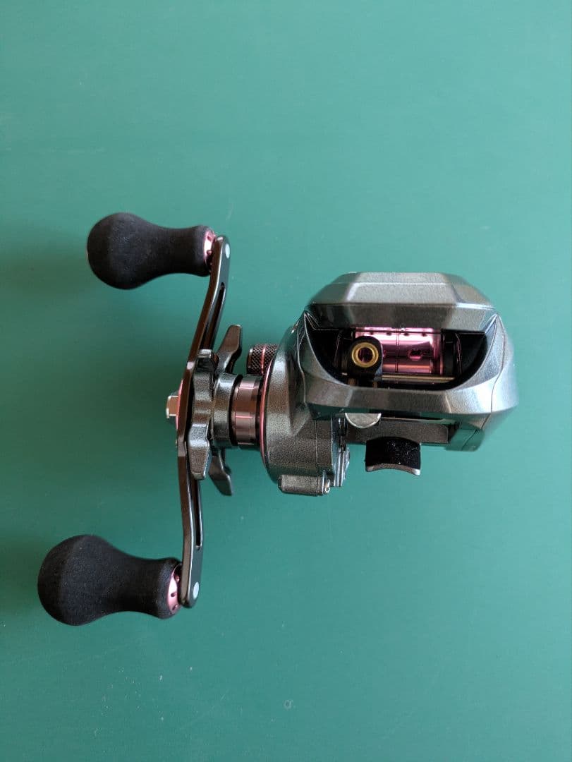 ダイワ ベイトリール DAIWA 紅牙xic 右ハンドル