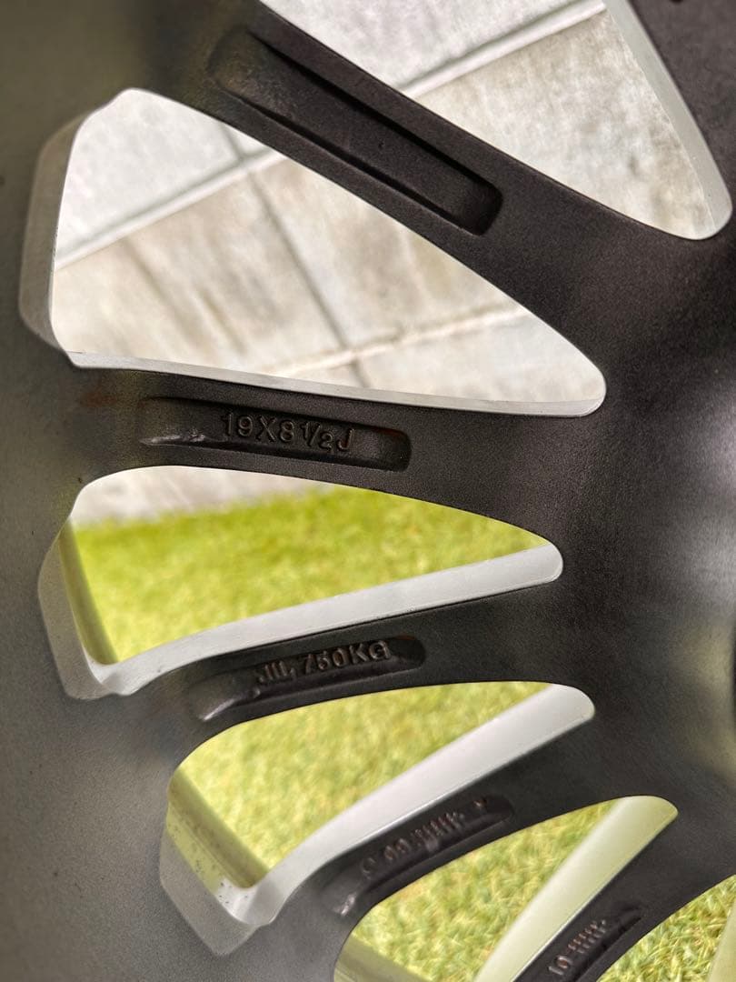 ひ 225/35R19 カールソンホイールセット