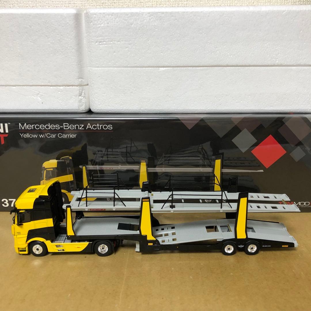 MINI GT　メルセデスベンツ アクトロス　イエロー w/ カー キャリアー