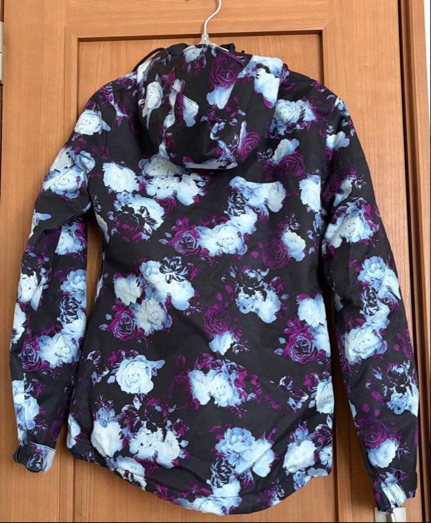 【VOLCOM】花柄スノーボードジャケット XS 防水レディース 美品