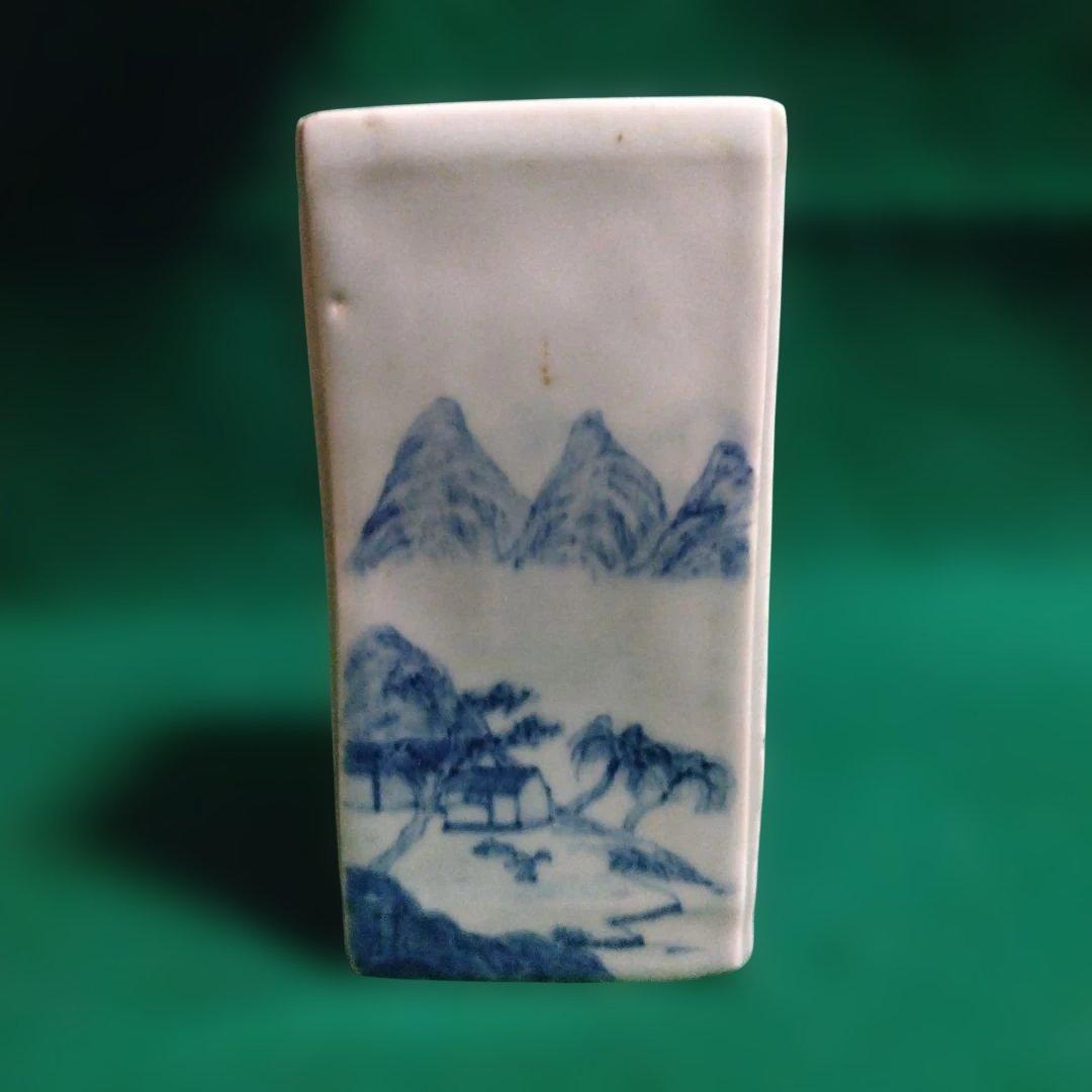 青い山水画の陶器　染付　筆立