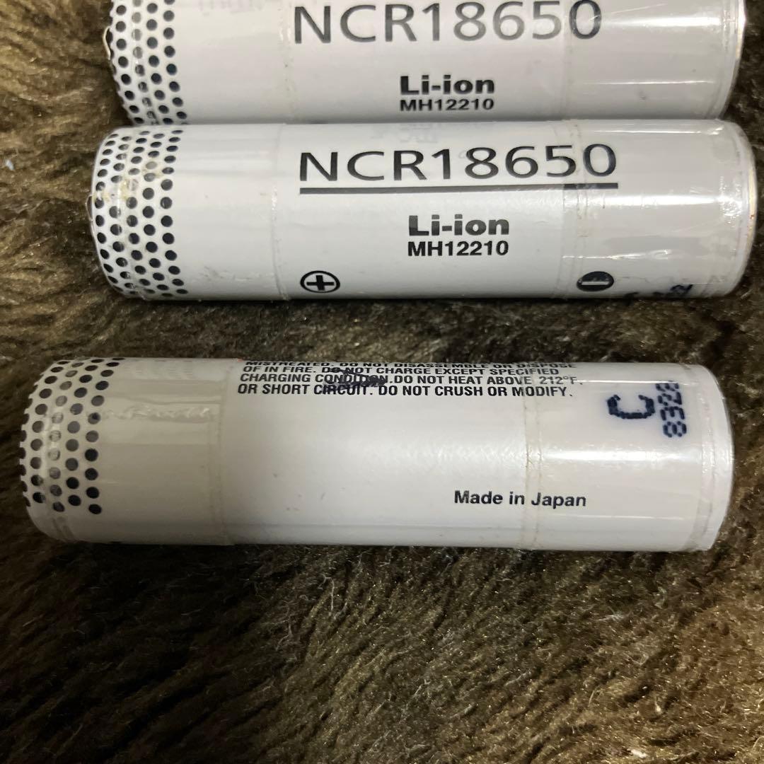 【超強力・日本製】高輝度LED懐中電灯 ＋ NCR18650電池12本フルセット