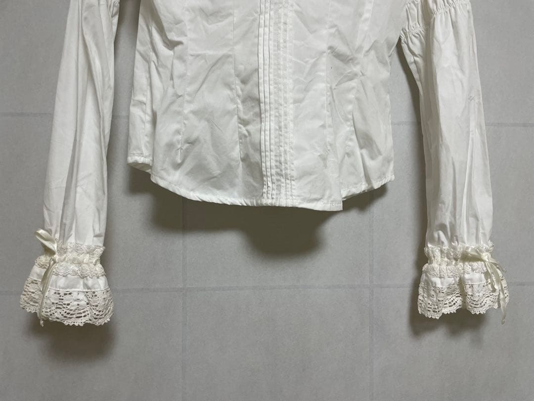 BABY, THE STARS SHINE BRIGHT 長袖ブラウス 白