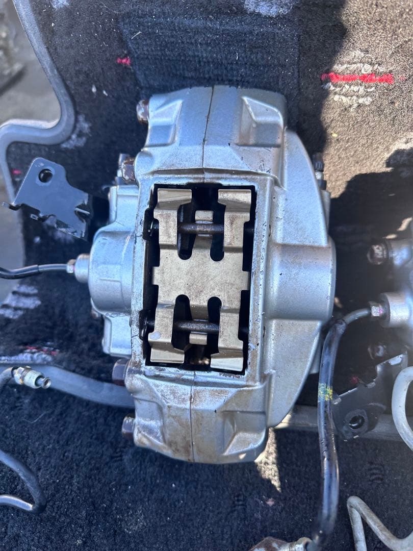 NISSAN ブレーキキャリパー 4個セット　一台分