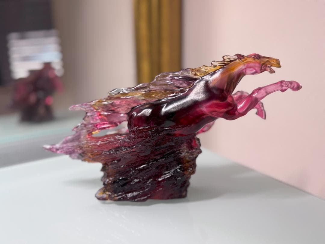 琉璃工房　LIULI　馬　赤　置き物　ガラス