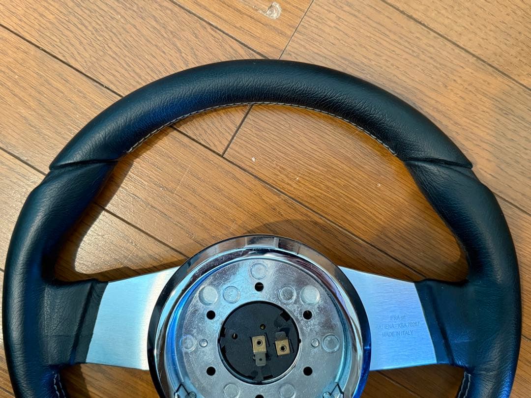 Isotta ステアリングホイール