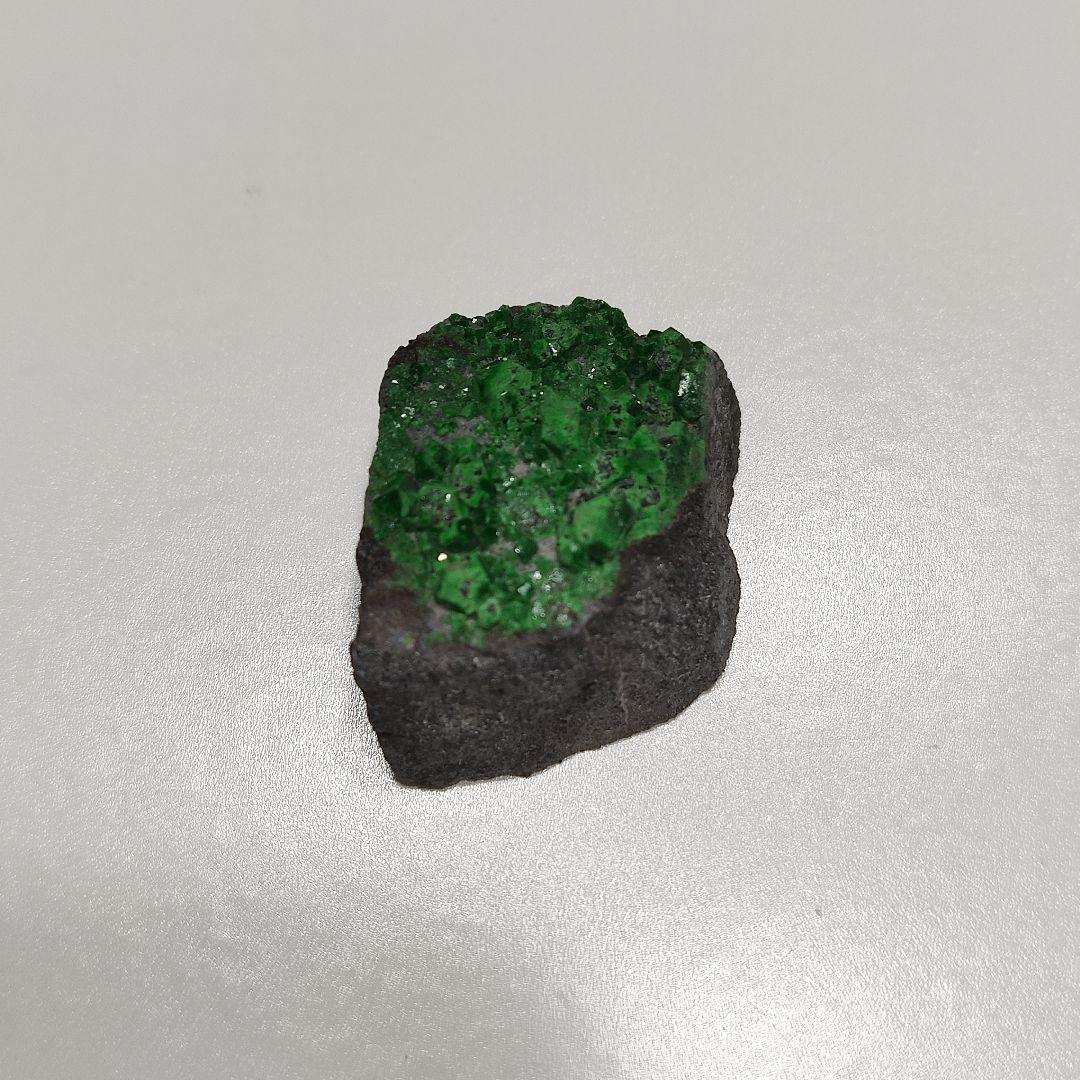 パワーストーン　天然石　ウバロバイト（灰クロムざくろ石）13g　No.822