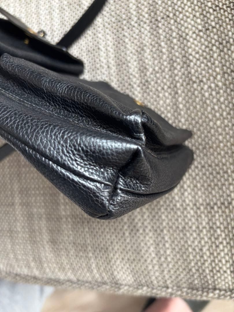 イルビゾンテ　レザー ボディバッグ