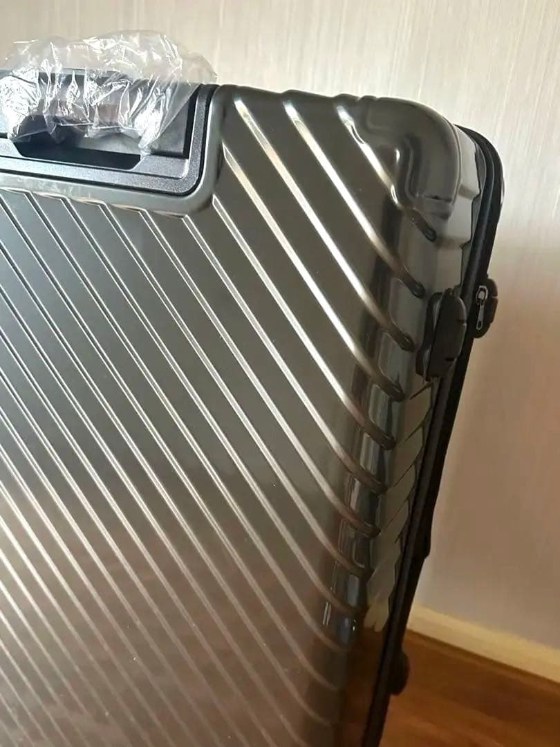 大きめ黒スーツケース　キャリーケース