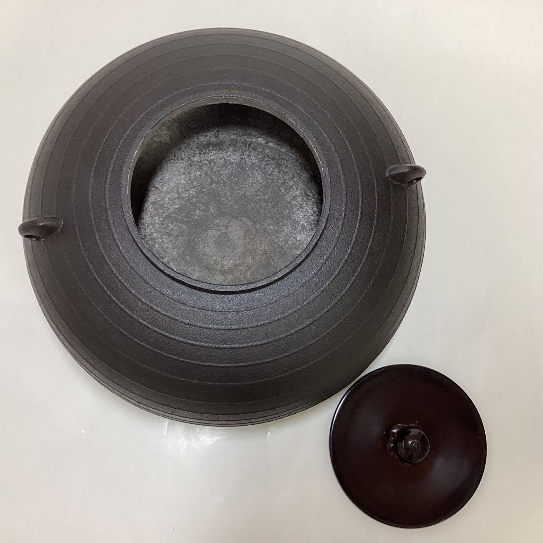 志きの釜 平丸千筋釜 炉・置炉兼用 合金 紙箱入 茶道具 古物品