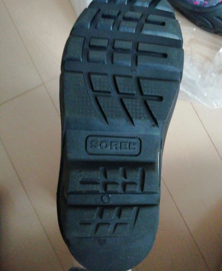 ～SOREL 子ども用スノーブーツ グレー/ピンク