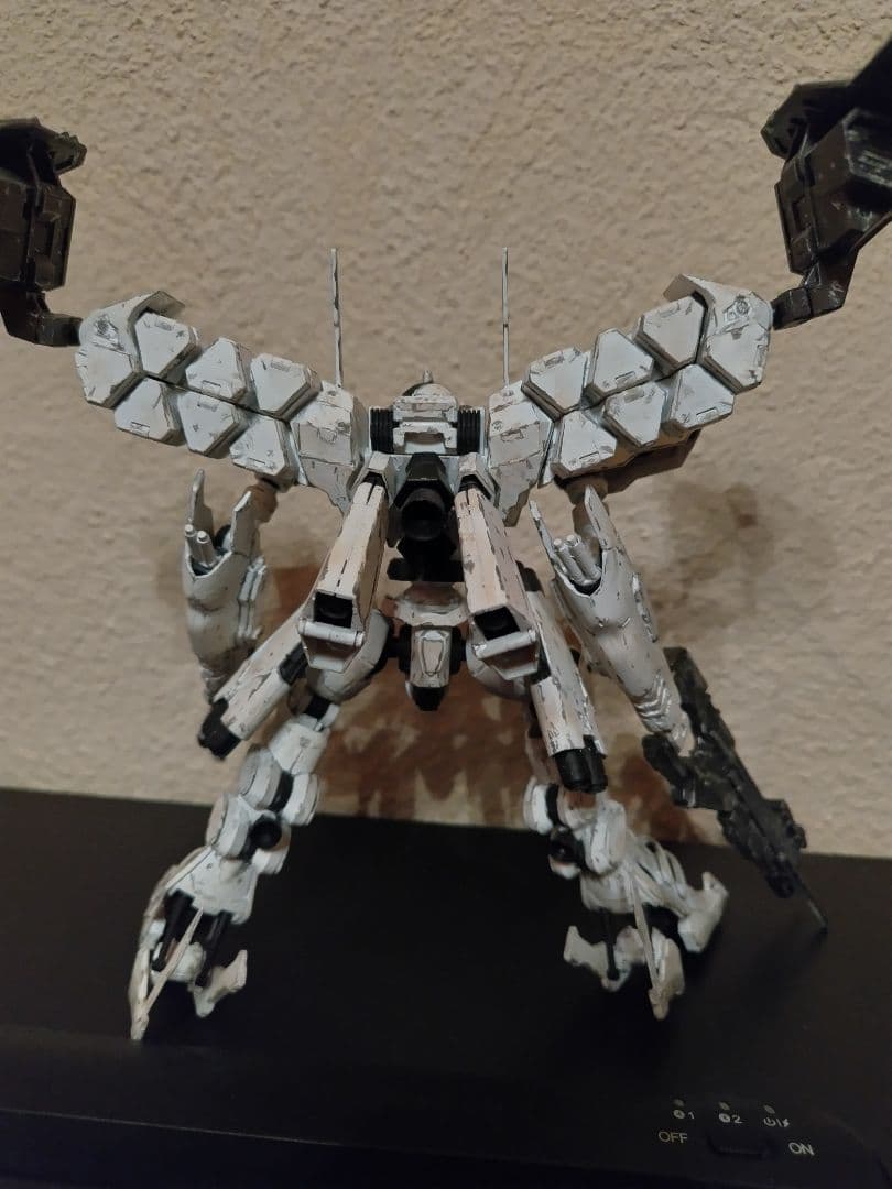 アーマードコア 1/72 ホワイト・グリント 全塗装 ウェザリング済み