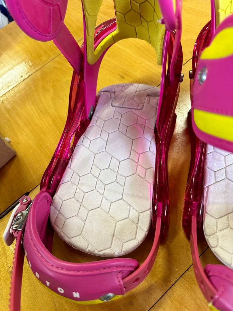 Scribe Smalls スノーボードビンディング ピンク/イエロー