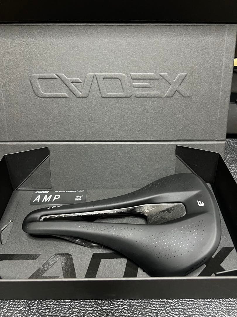 【新品】 CADEX AMP カーボンサドル 129g