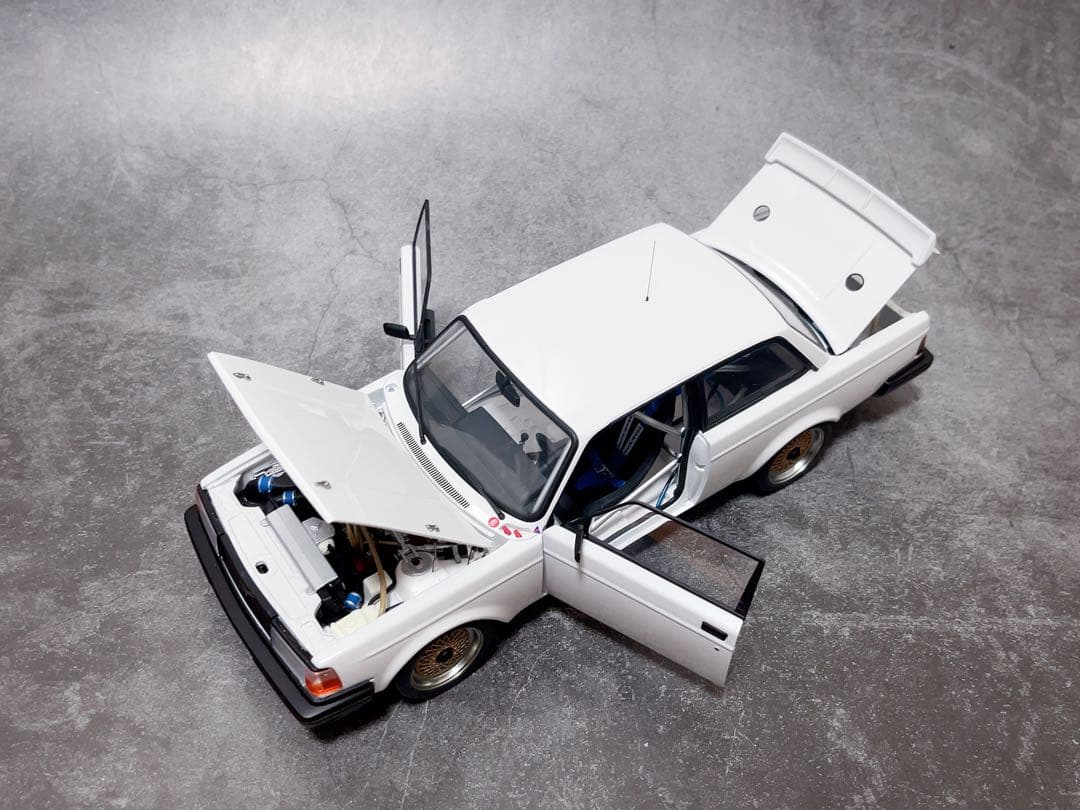 AUTOart Volvo (ボルボ) 240 Turbo 1/18 ミニカー
