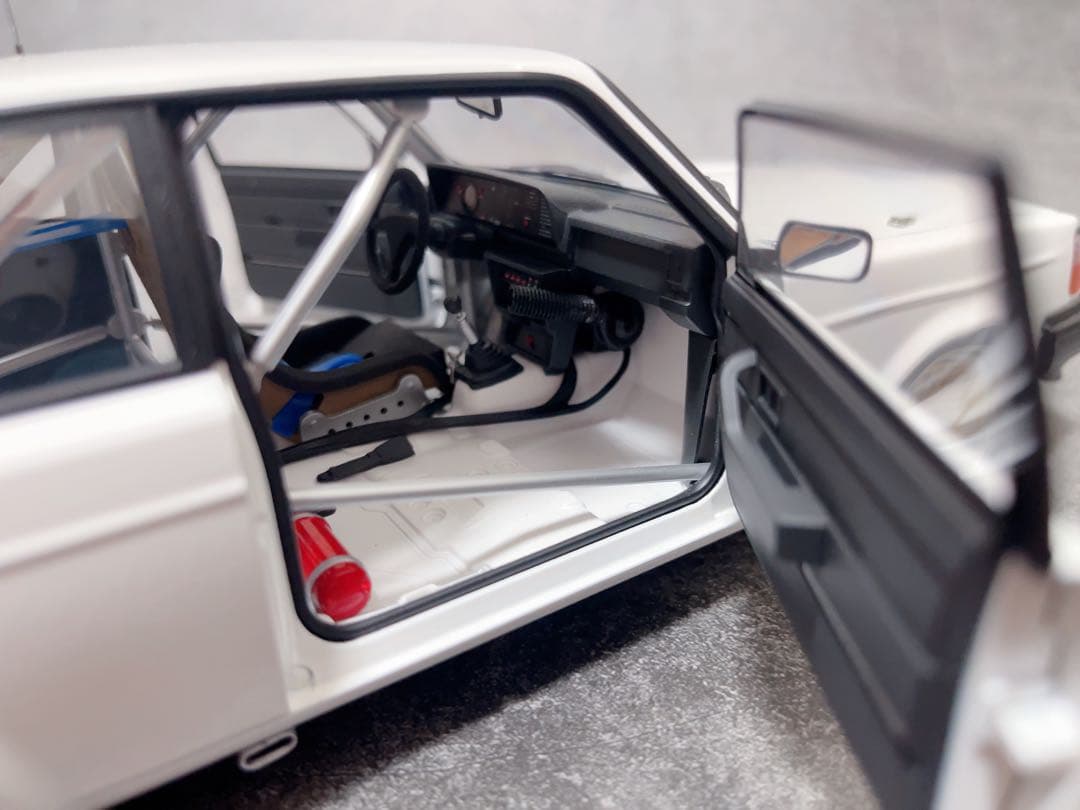 AUTOart Volvo (ボルボ) 240 Turbo 1/18 ミニカー