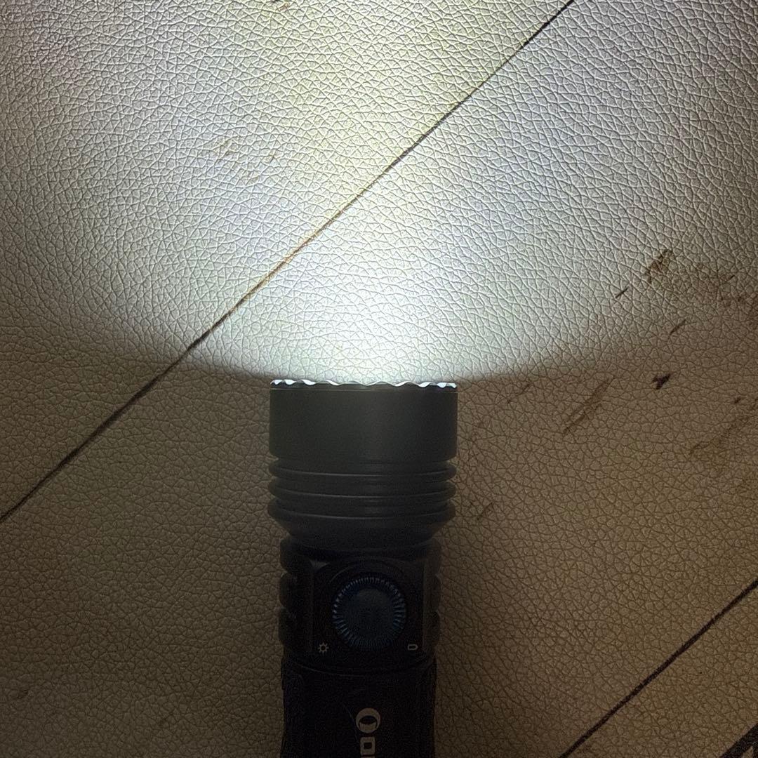 Olight オーライトSeeker 3 Pro 懐中電灯 4200ルーメン