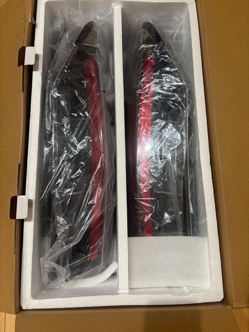 80ノア後期純正テールランプ