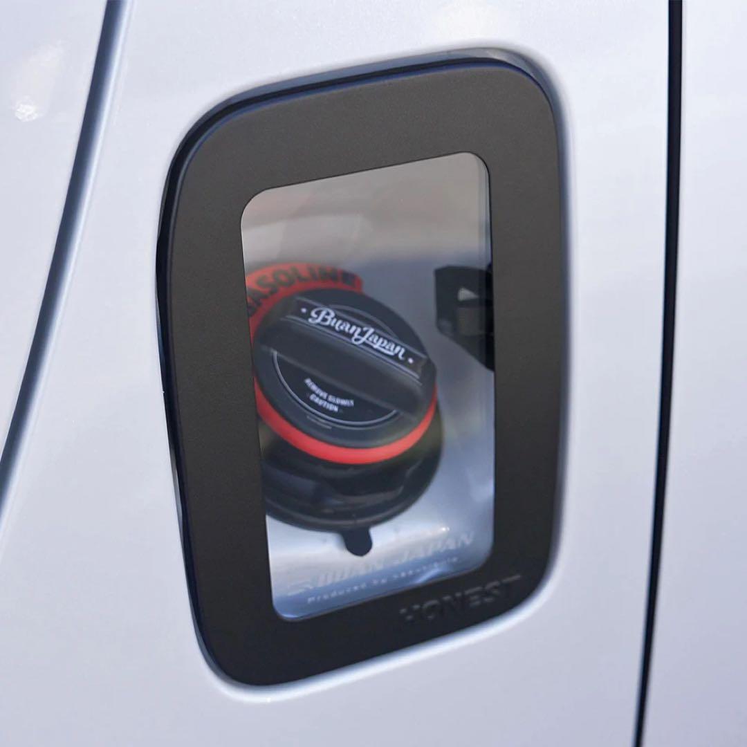 ハイエース　HONEST 給油口ガラスリッド