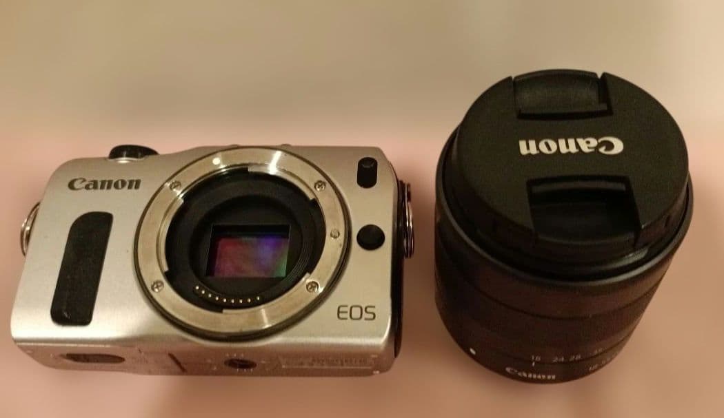 期間限定値引日曜日まで　ミラーレス一眼　Canon　EOS　M シルバーセット