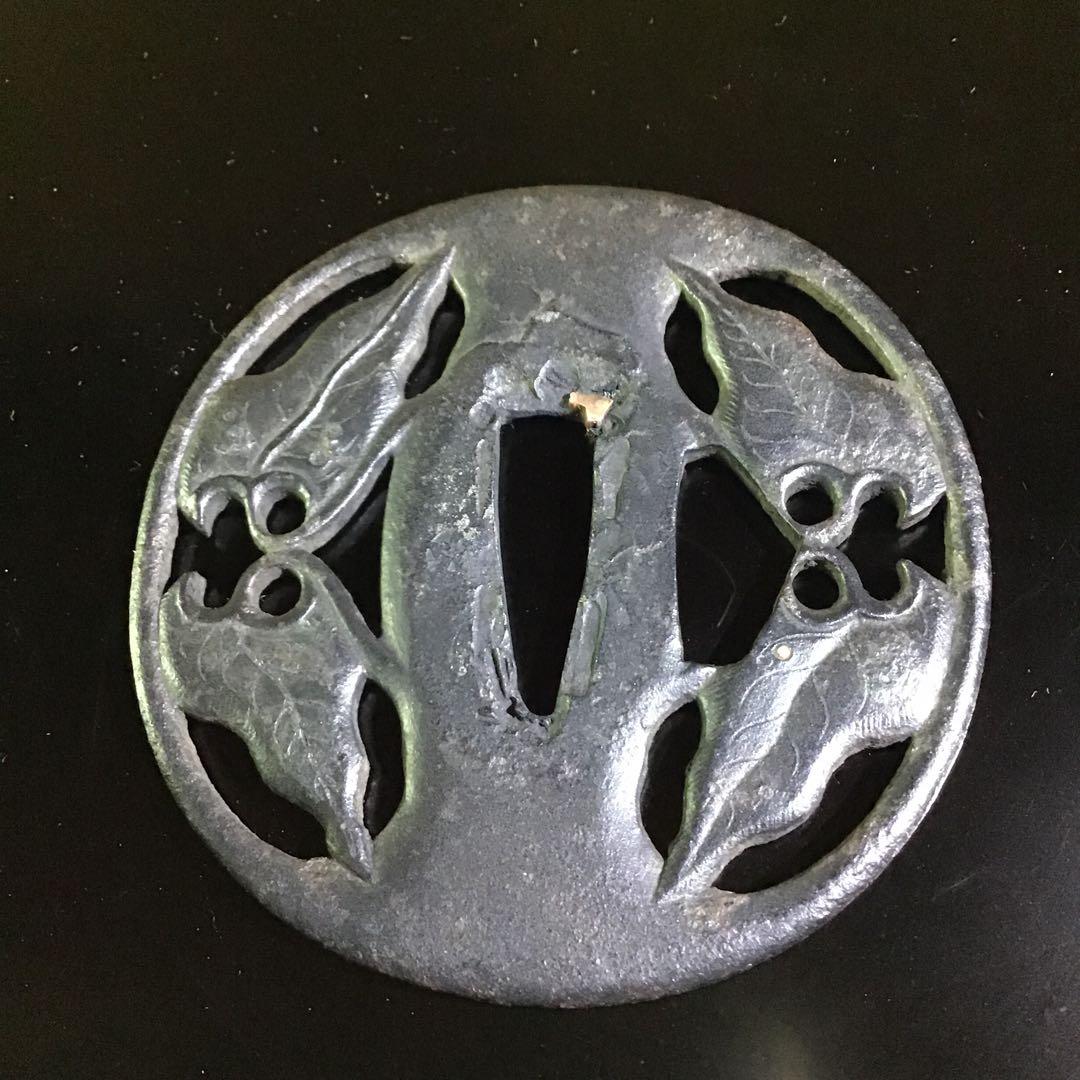 鐵地透鍔　「朝露沢瀉」　色絵象嵌　江戸時代　　　　　　書鍔箱