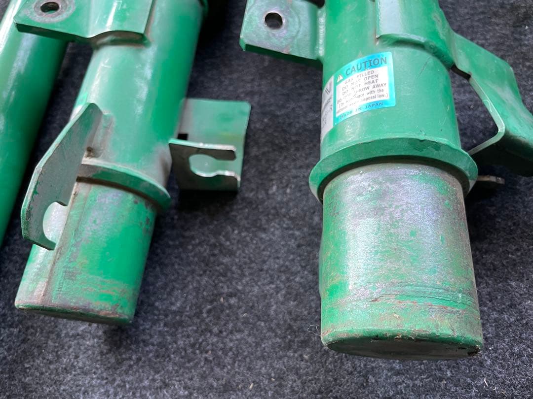 プレマシー　TEIN ネジ式車高調　　CWEFW CREW