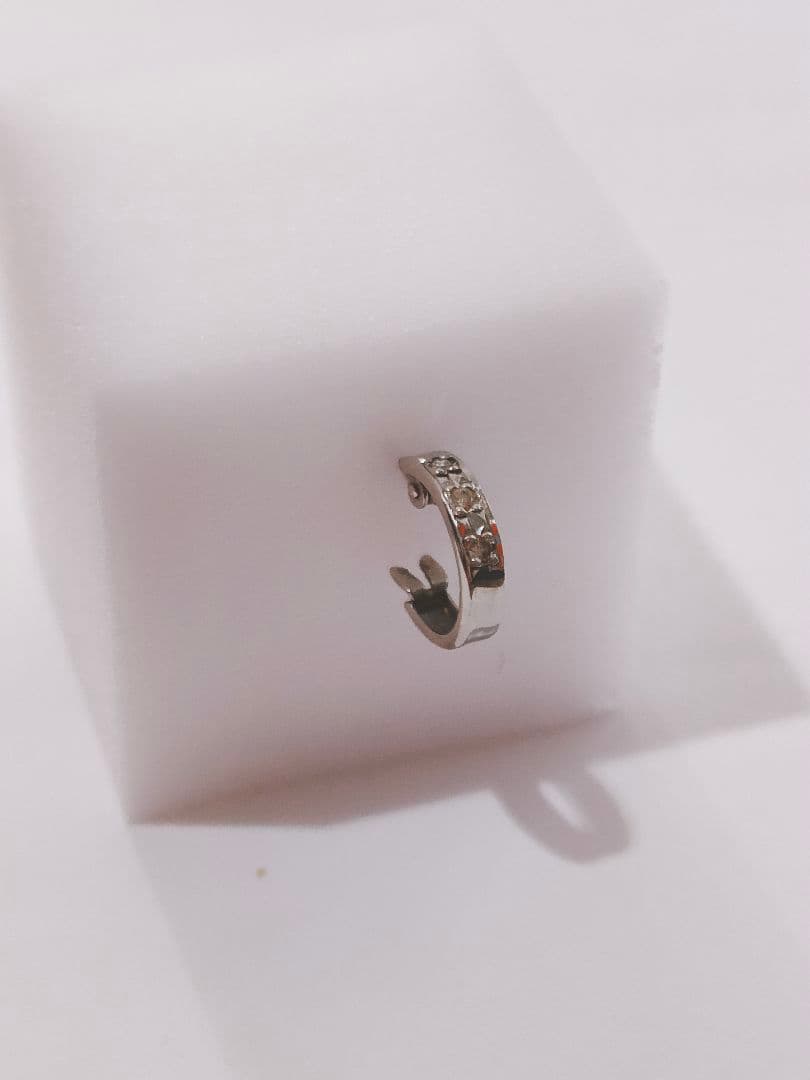 【片側のみ】Pt.900 （刻印あり）フープピアス　メレダイヤ付き