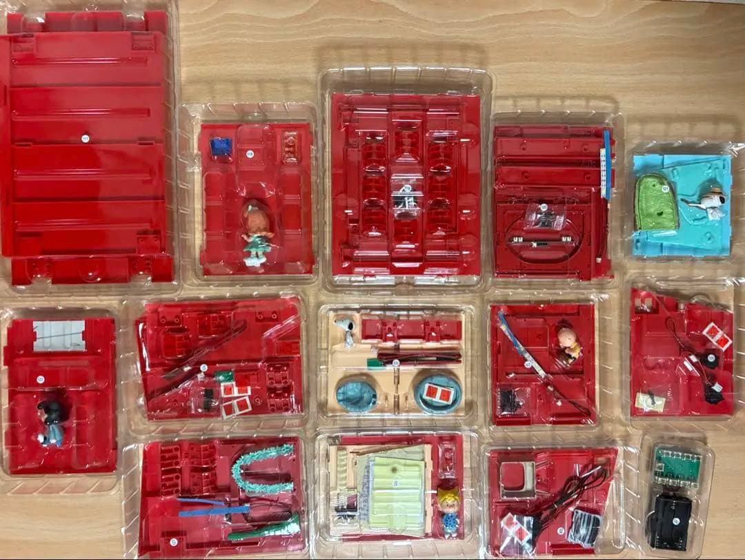 【デアゴスティーニ】スヌーピー&フレンズ 犬小屋型ボックスコレクション新品未組立