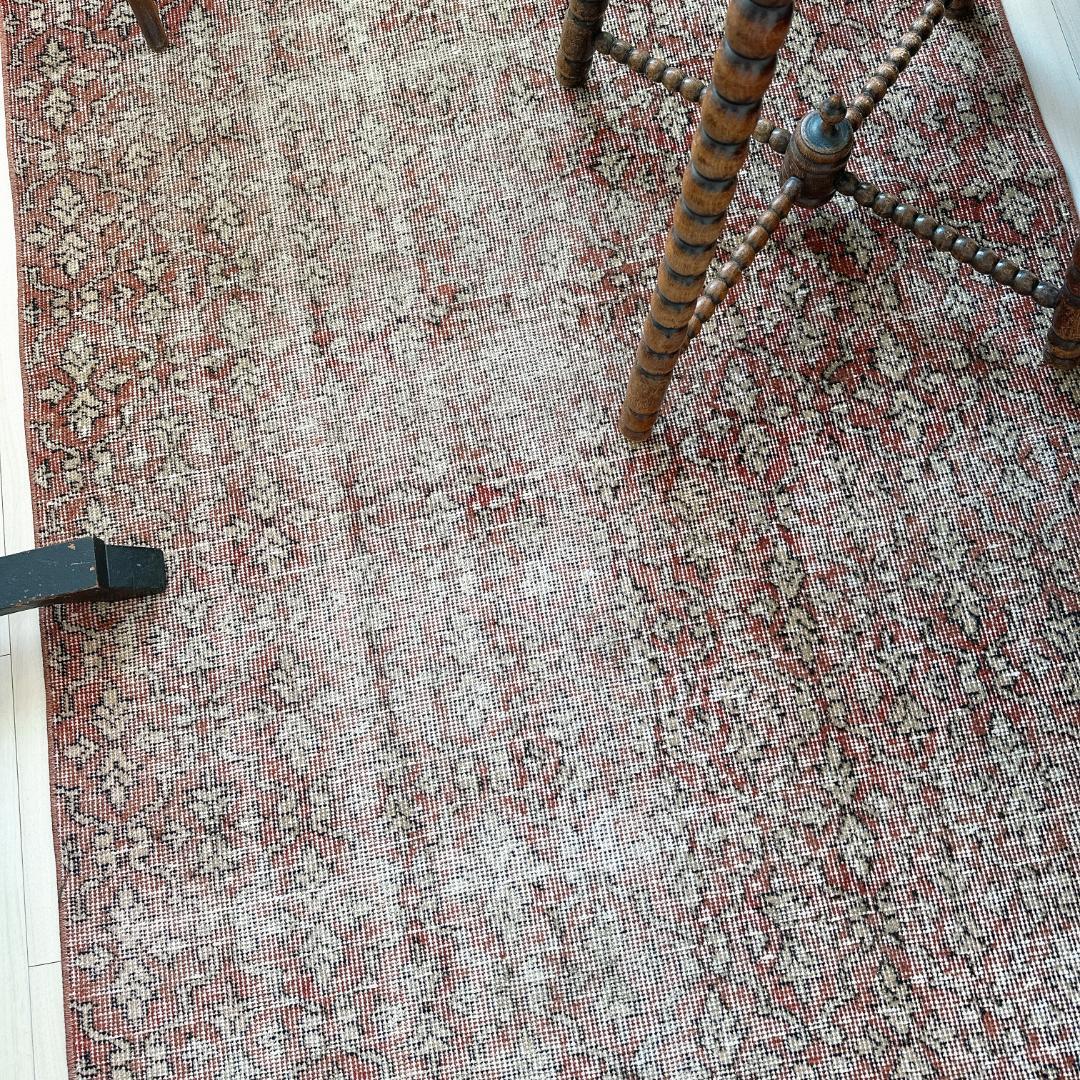 トルコ ヴィンテージラグ A129 レア 紋章 ブリックブラウン グレージュ