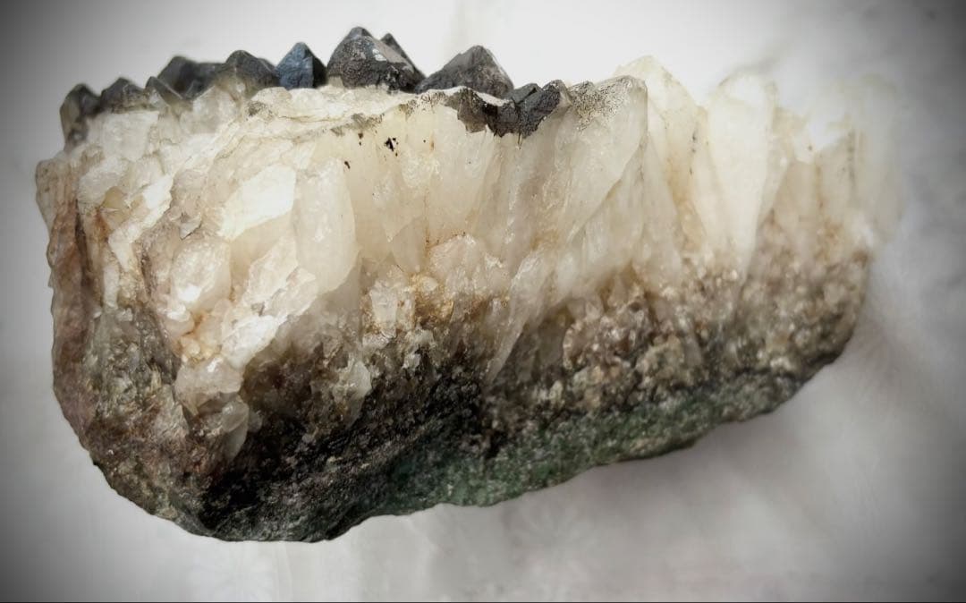 水晶のクラスター★天然石★ (ルチル・モリオン・リアクォーツの混在クラスター)