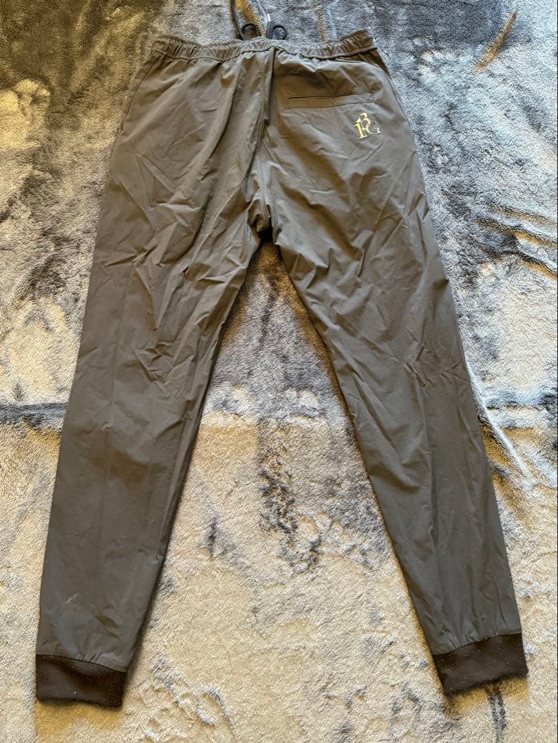 1PIU1UGUALE3 ウノピュゴルフ セットアップ VI Lサイズ相当