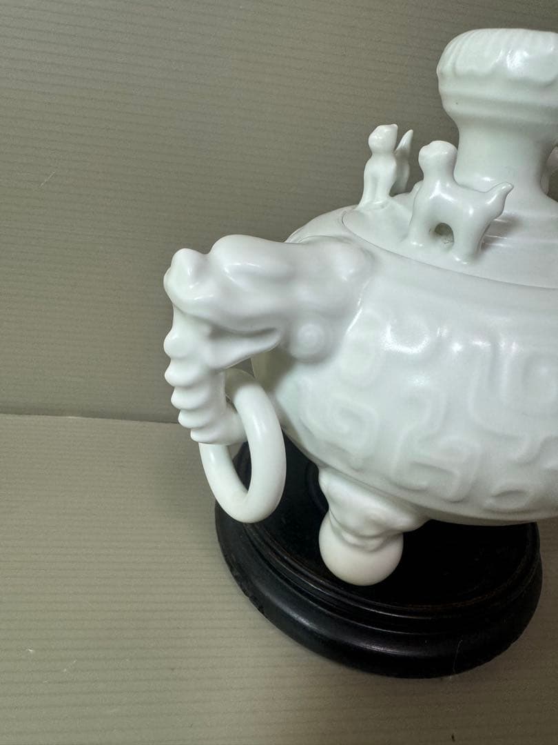 2864 小笠原長春　肥前国　鍋島　太白磁　環付　香炉　台座付