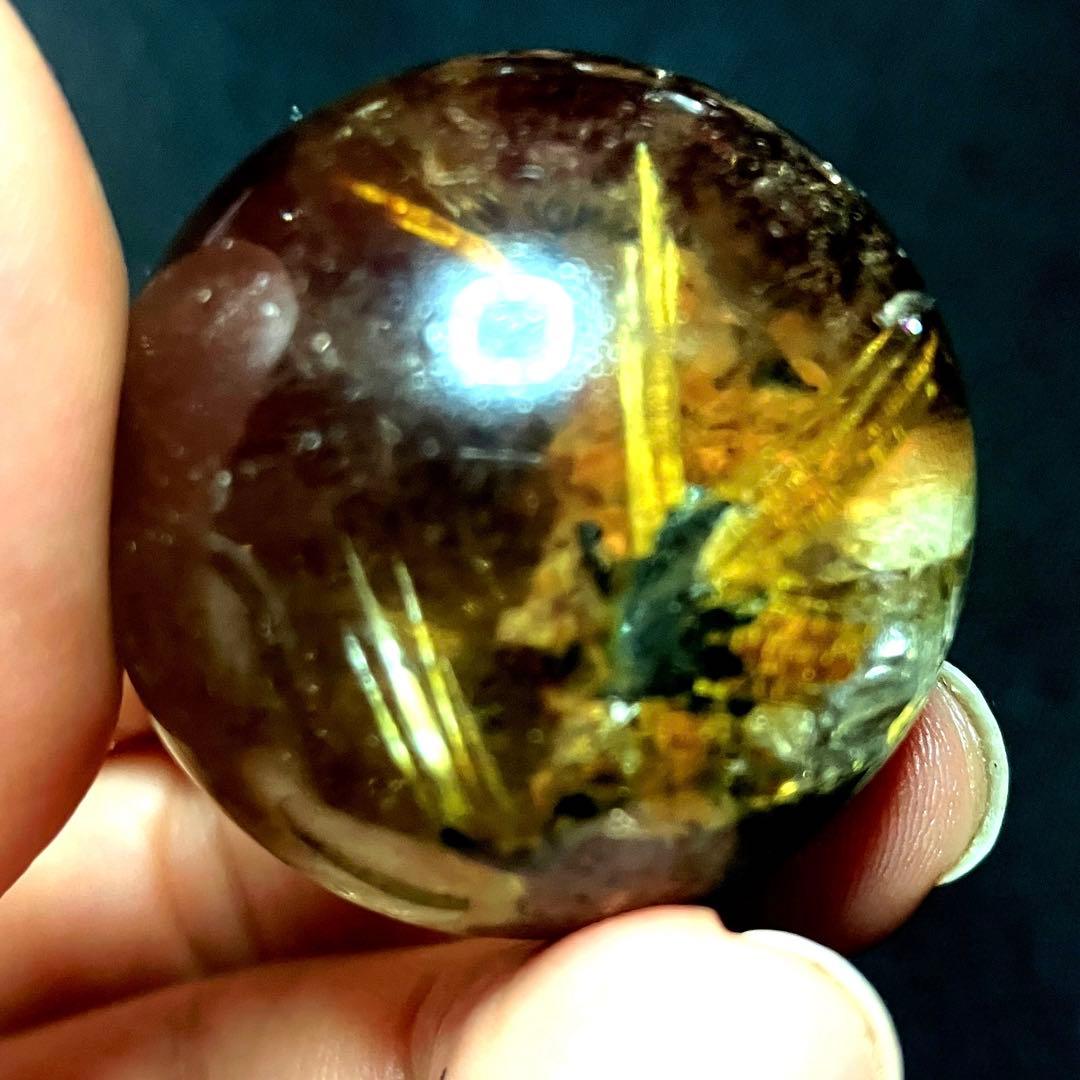 30mm 虹入りゴールドタイチンルチルクォーツ　丸玉　スフィア　金針水晶
