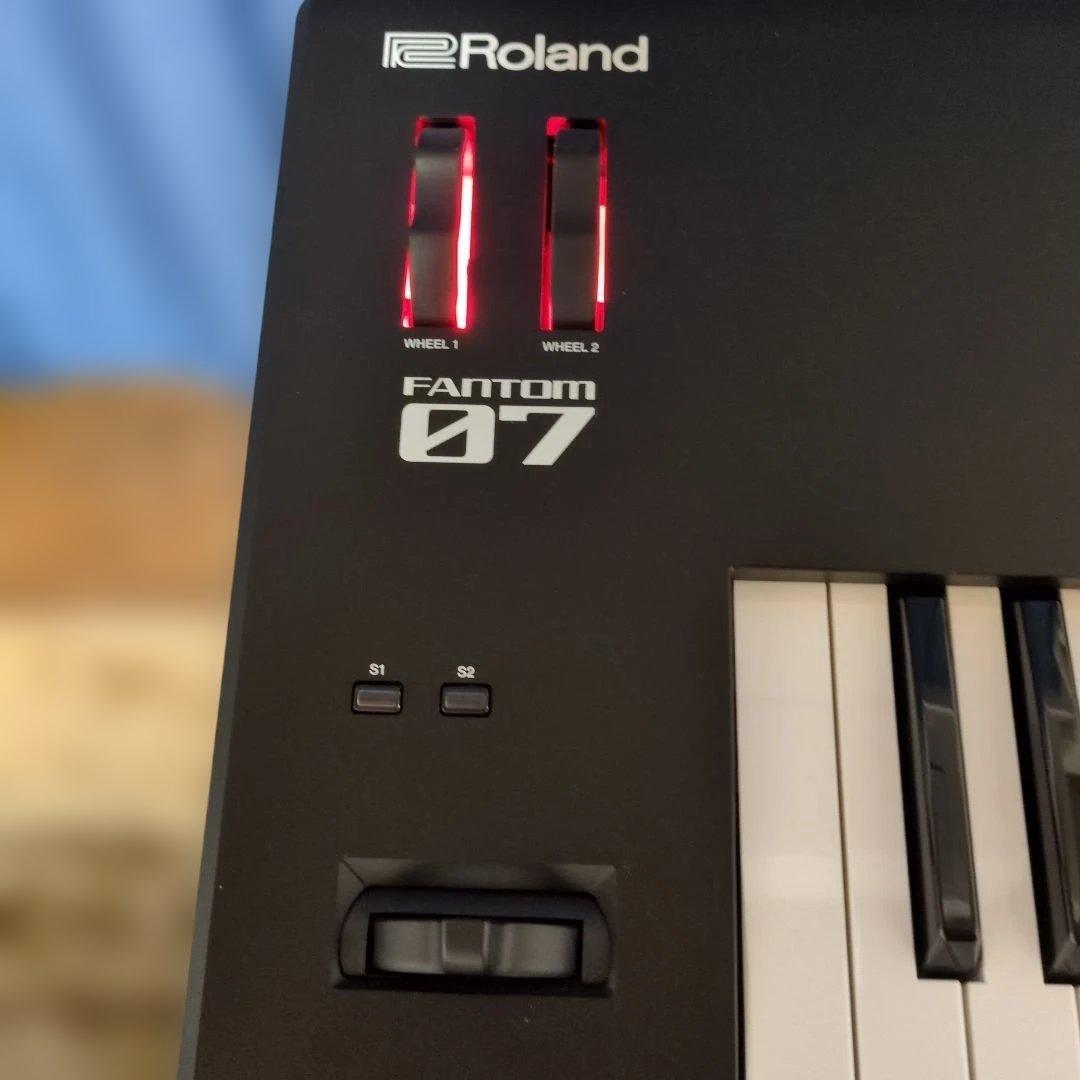 Roland FANTOM 07 専用ケース付き