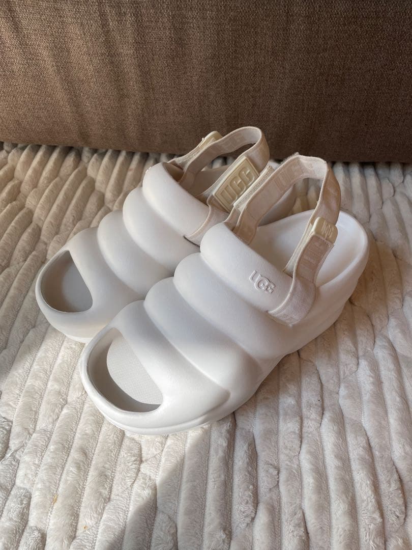 UGG Aww Yeah アーイヤー　US7 (24cm) レディース　サンダル