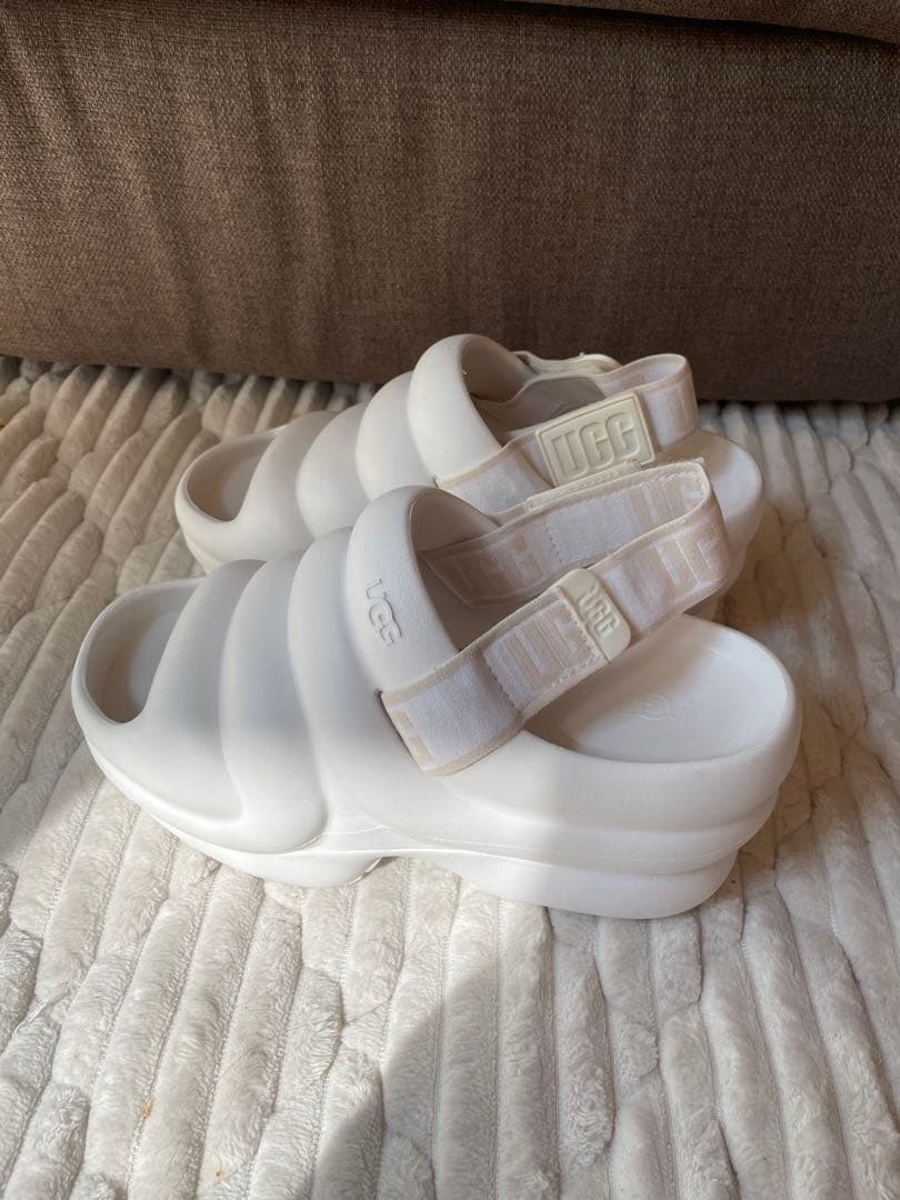 UGG Aww Yeah アーイヤー　US7 (24cm) レディース　サンダル