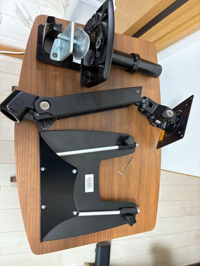 Amazonベーシック モニターアーム ノートパソコンスタンド付