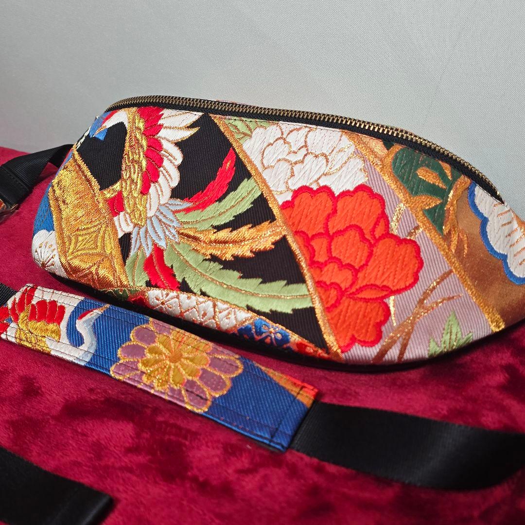 極美品・ほぼ未使用★obico 帯リメイク ボディバッグ 鶴 牡丹 金糸 日本製