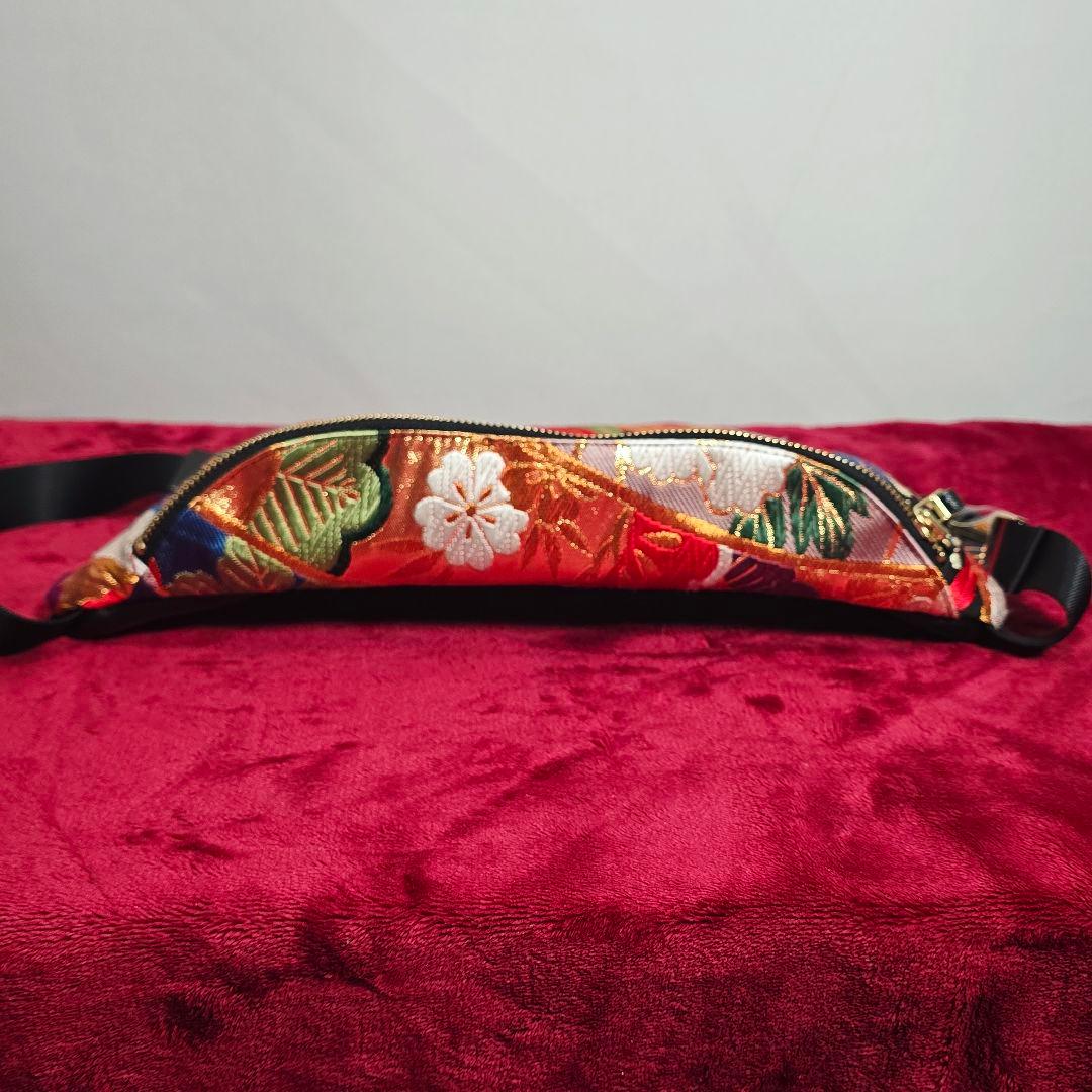 極美品・ほぼ未使用★obico 帯リメイク ボディバッグ 鶴 牡丹 金糸 日本製