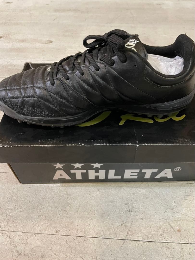 ATHLETA サッカートレーニングシューズ　ブラック