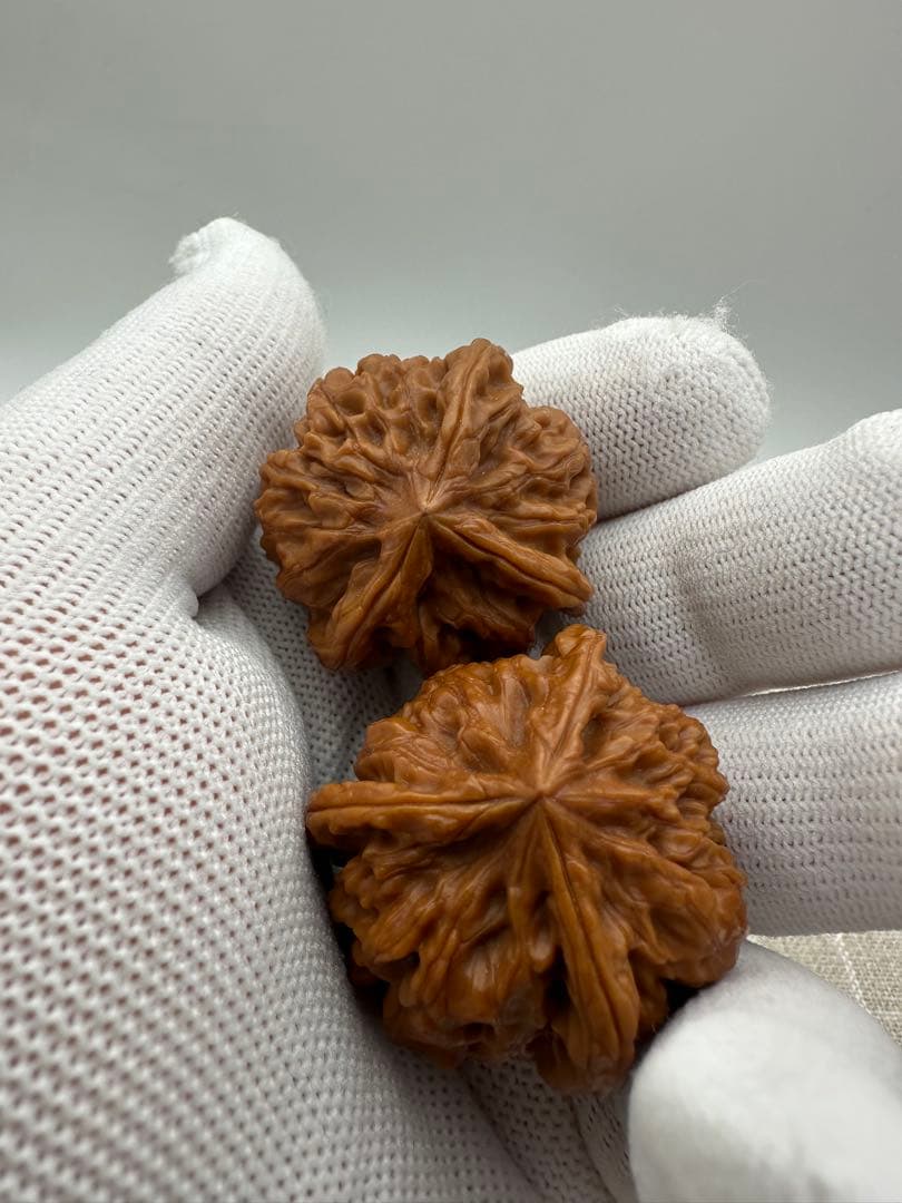 ☆天然☆ 伝統的な文玩核桃（ぶんがんくるみ）の逸品、三棱の手球ペア 35mm