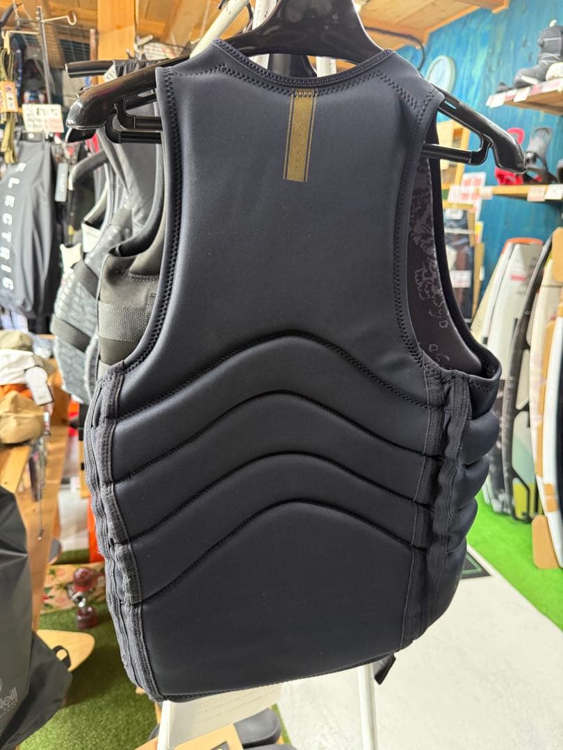 jetpilot cory-quantum neovest M　新品未使用