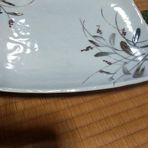 １６５蔵出しさすがたち吉　大皿一枚　白磁の如く輝き手ひねりの温もり