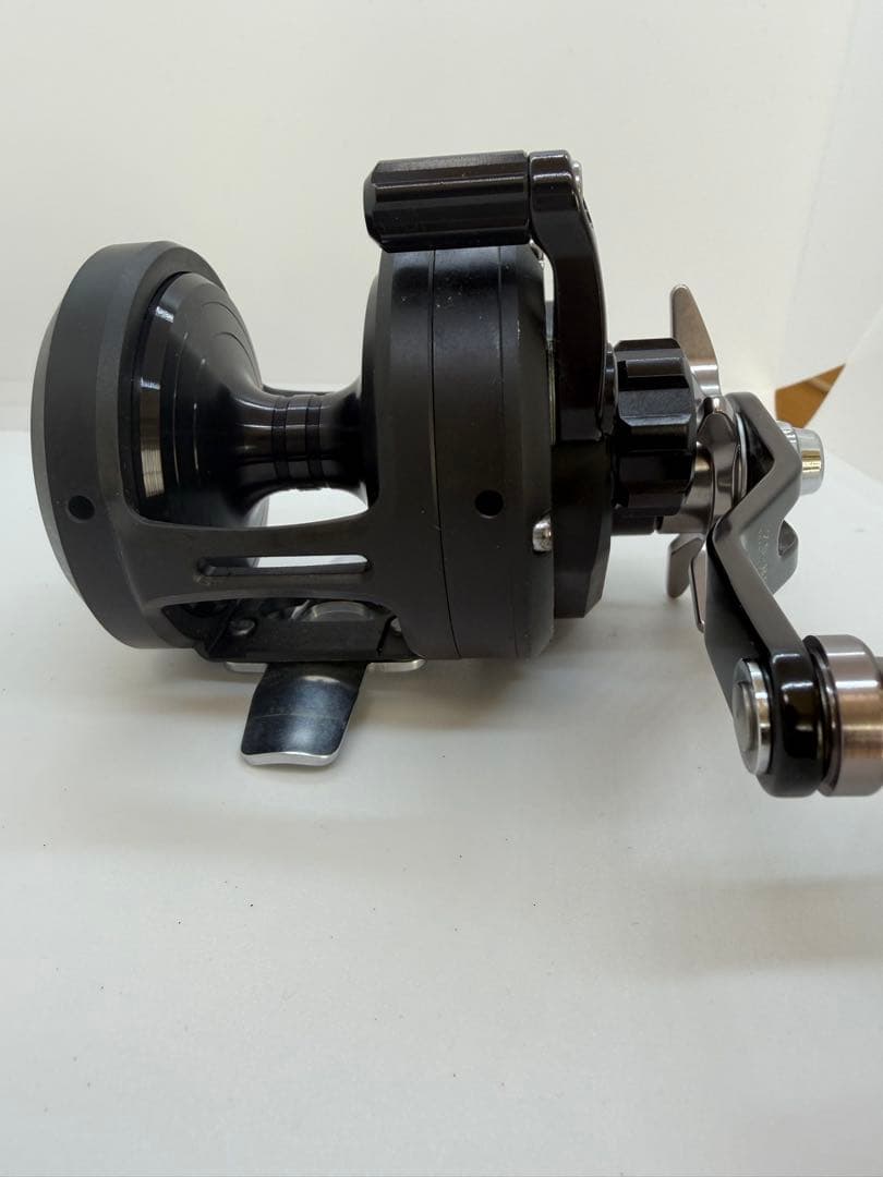 CATALINA 15H ベイトリール 中型 黒