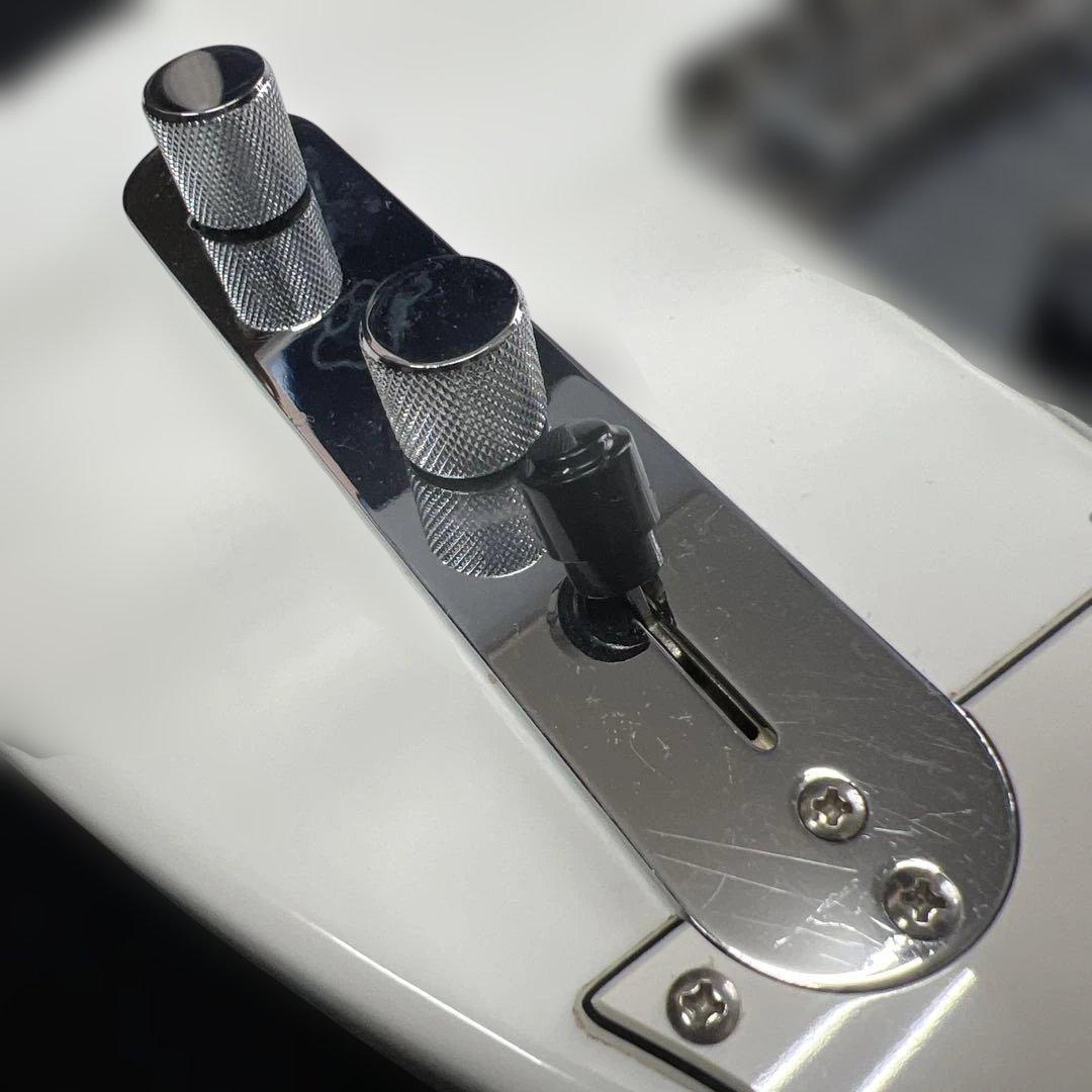 k*e様 PB141 エレキギター　白　やや傷汚れあり　動作不明　ジャンク　10