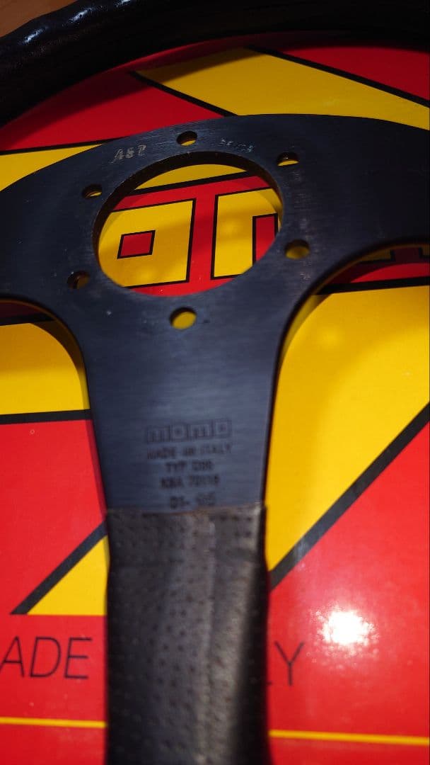 momo　ステアリング　スポーツ　レース350mm （R-11）