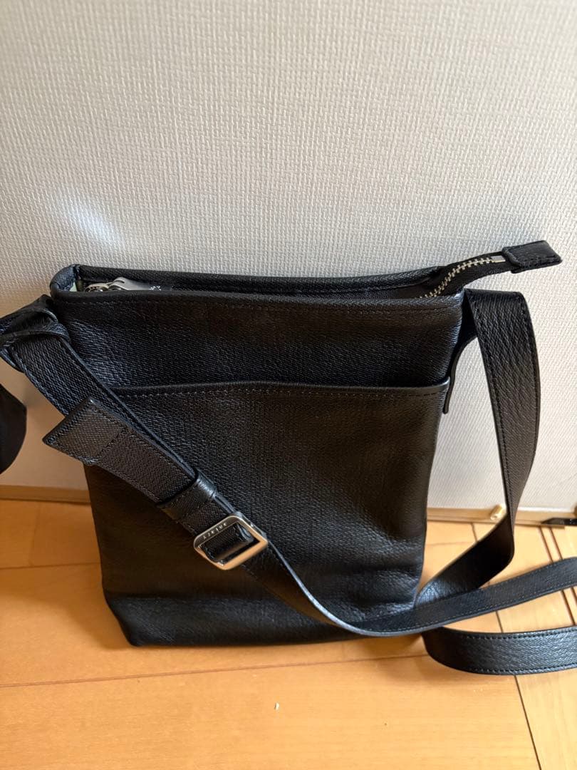 aniary ブラック サコッシュ