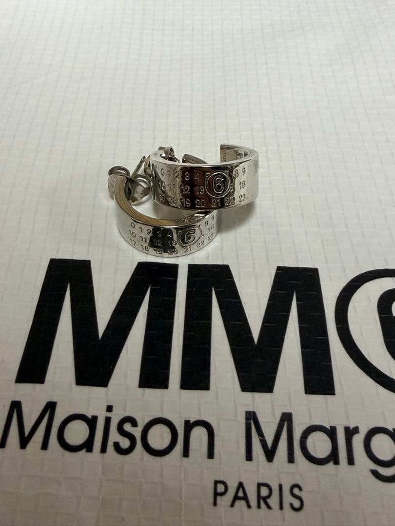 MM6 Maison Margiela　Numeric フープピアス
